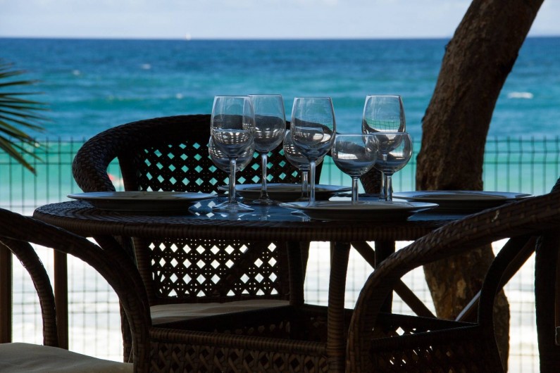 Location de vacances - Villa à Le Diamant - Déjeuner au bord de l'eau