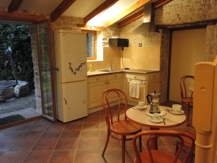 Location de vacances - Chambre d'hôtes à Andilly - La cuisine partagée de 22 m2 vous permettra de préparer vos repas