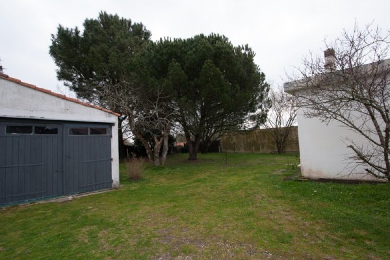 Location de vacances - Villa à La Tremblade - garage et jardin arrière