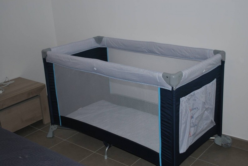 Location de vacances - Appartement à Oletta - lit bébé