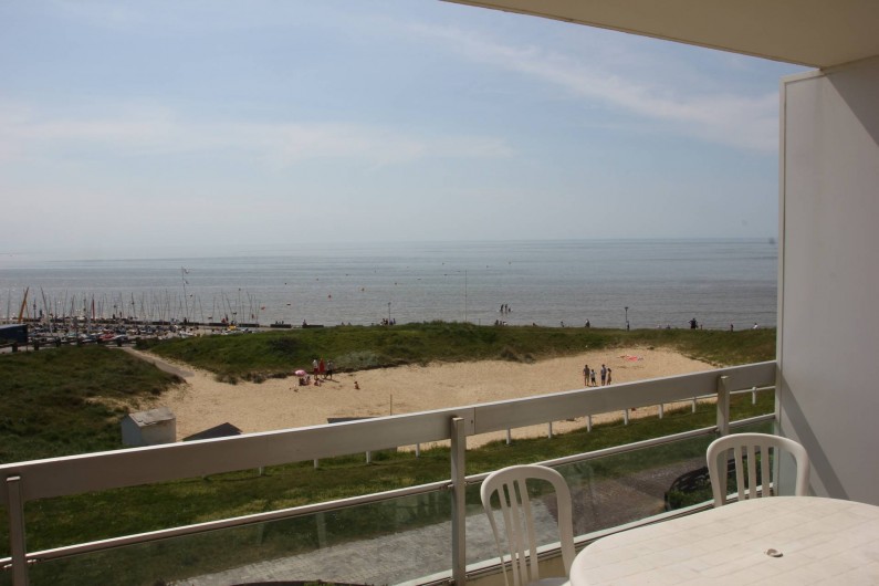 Location de vacances - Studio à Hardelot-Plage - Vue sur mer depuis le balcon, doté d'une table et 4 chaises