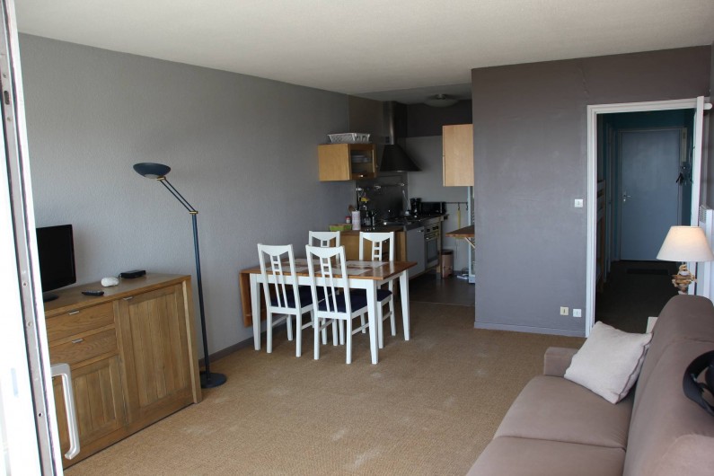 Location de vacances - Studio à Hardelot-Plage - pièce de vie avec télévision HD, canapé-lit Rapido de marque DIVA