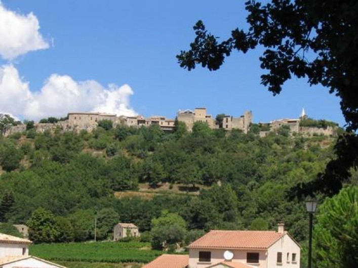 Location de vacances - Maison - Villa à Cornillon - vue d'en bas du village