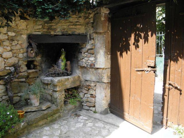 Location de vacances - Maison - Villa à Cornillon - cour intérieure, entrée par le portail