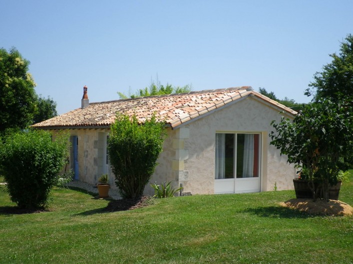 Location de vacances - Gîte à Vanzac - Façade  coté chambre