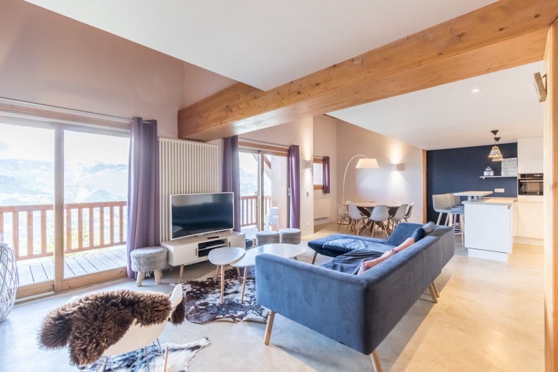 Location de vacances - Appartement à Arc 1800 - Une pièce à vivre spacieuse donnant sur une terrasse, décorée en 2016