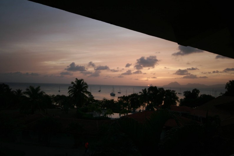 Location de vacances - Appartement à Sainte-Anne - Couché de soleil sur le rocher du Diamant