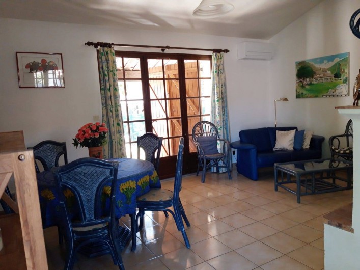 Location de vacances - Villa à Sainte-Maxime - Salle à manger / salon