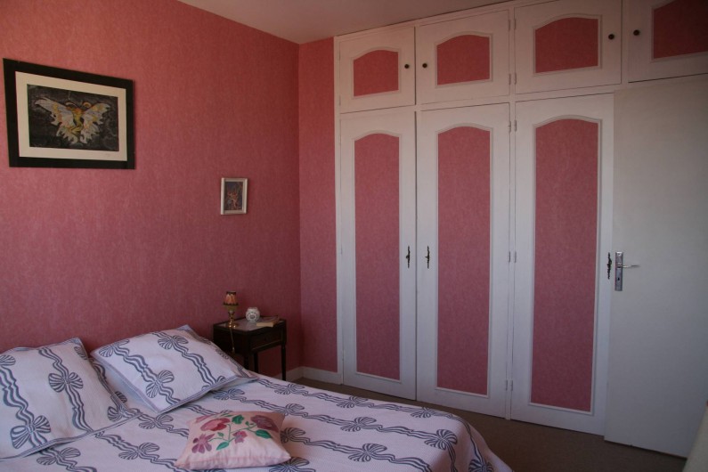 Location de vacances - Appartement à Arcachon - Chambre rose avec placards