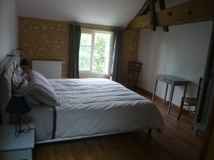 Location de vacances - Gîte à Saint-Aulaye - Chambre à l'étage 2 lits (90 x 200) attenants ou dissociés.