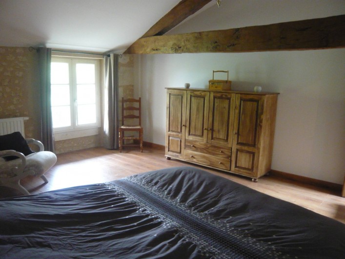 Location de vacances - Gîte à Saint-Aulaye - Chambre à l'étage 1 lit double (160 x 200)