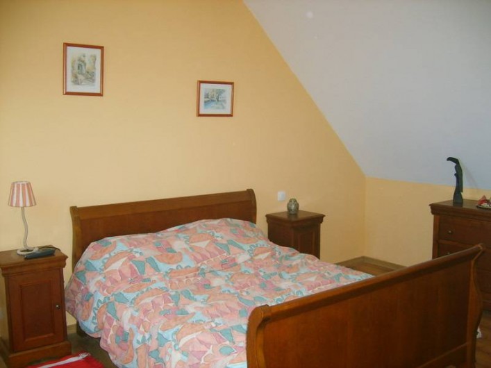 Location de vacances - Gîte à Calanhel - Chambre parentale avec lit bébé