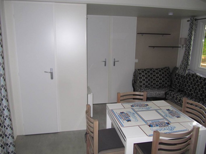 Location de vacances - Bungalow - Mobilhome à Saint-Brevin-les-Pins - Séjour table repliée pour 4 personnes