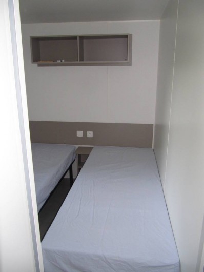 Location de vacances - Bungalow - Mobilhome à Saint-Brevin-les-Pins - Chambre 2, 2 lits simples