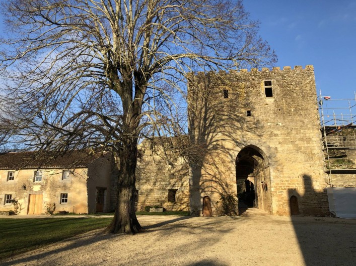 Location de vacances - Château - Manoir à Montreuil-Bonnin - Poterne coté sud