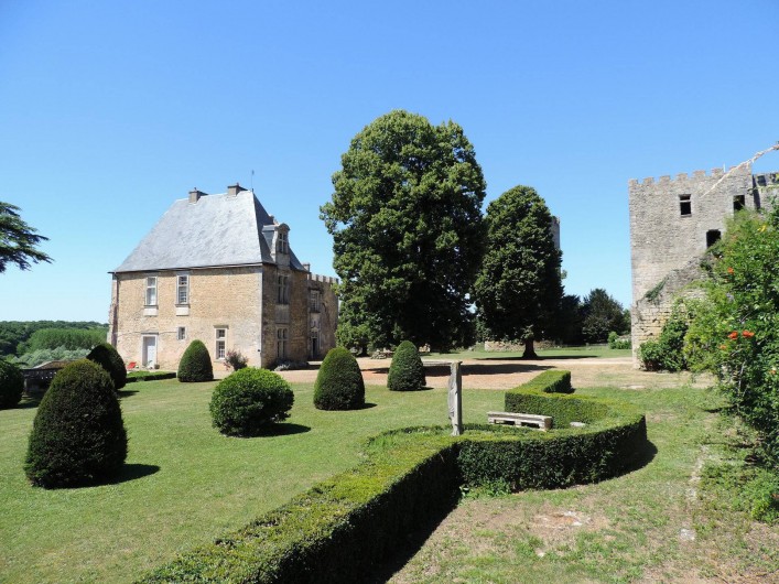 Location de vacances - Château - Manoir à Montreuil-Bonnin - jardin à la française