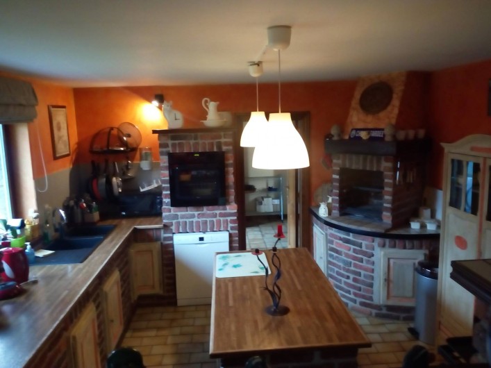 Location de vacances - Villa à Achet - Cuisine équipée avec BBQ intérieur