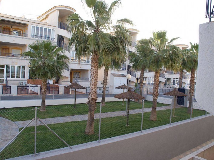 Location de vacances - Appartement à Punta Prima - Piscine coté détente