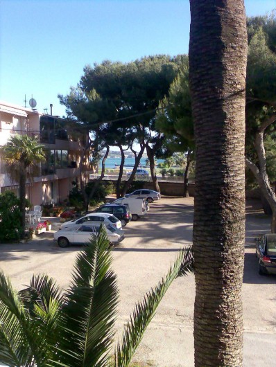 Location de vacances - Studio à Sanary-sur-Mer - Vue extérieur et mer.
