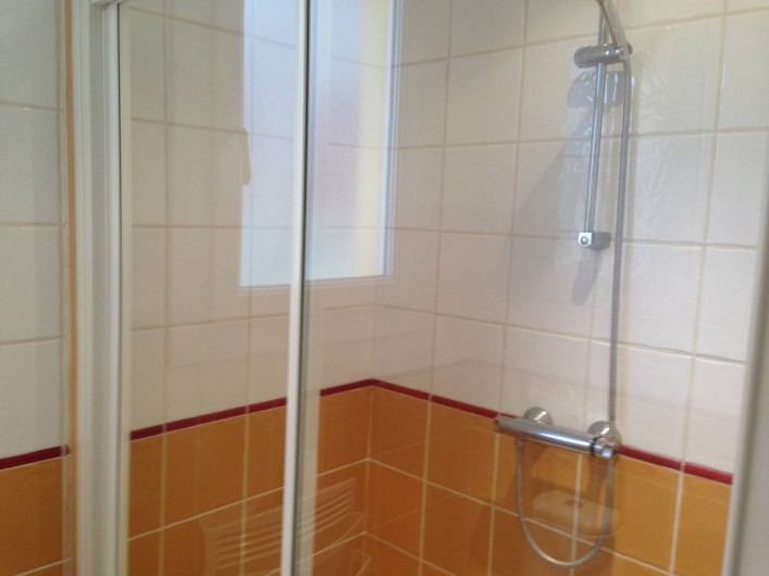 Location de vacances - Studio à Sanary-sur-Mer - Grande douche