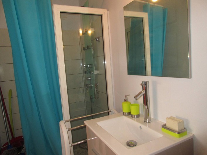 Location de vacances - Studio à Le Gosier - Douche - lavabo - wc