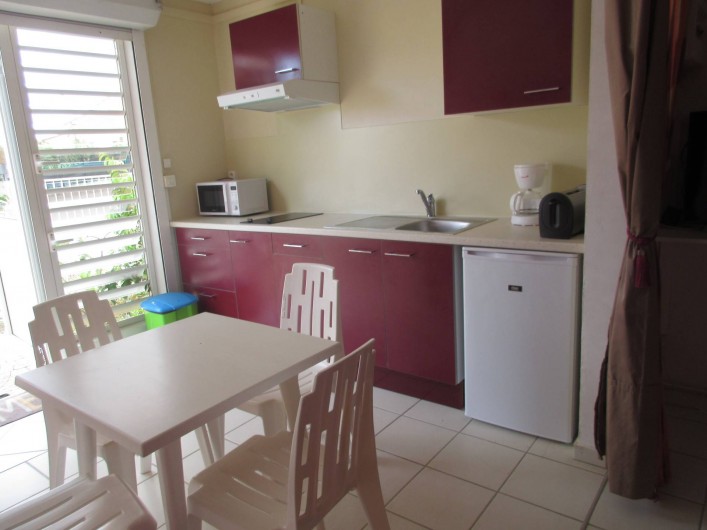 Location de vacances - Studio à Le Gosier - Réfrigérateur - micro-onde - cafetière - grille pain - plaque de cuisson