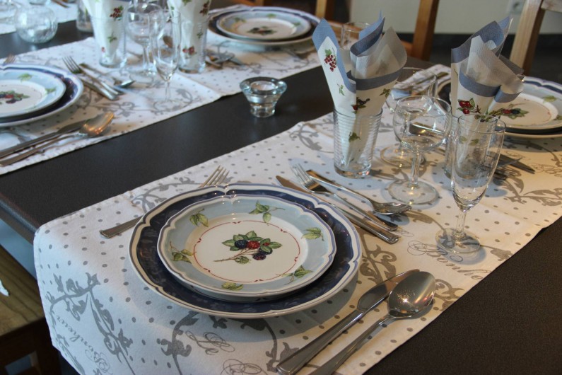 Location de vacances - Gîte à Theux - Une vaisselle de table de fête, signée Villeroy & Boch