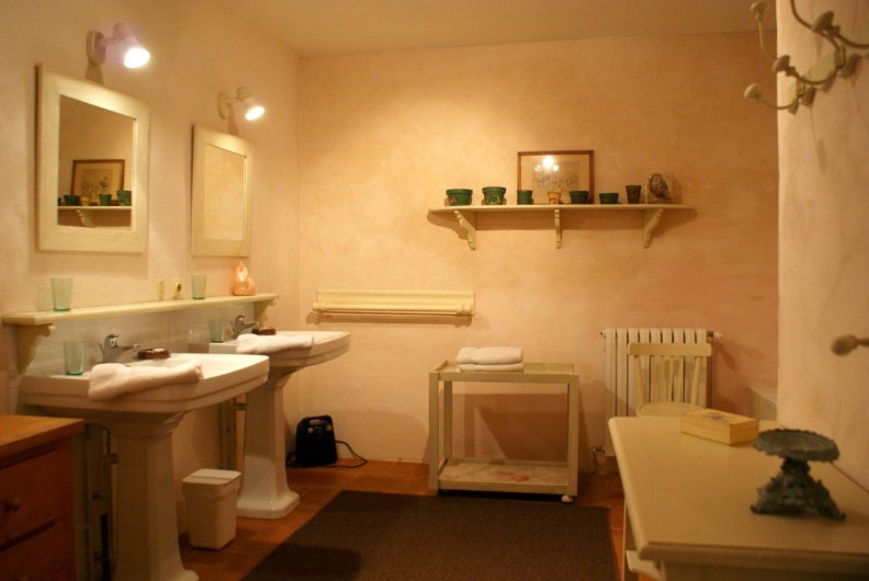 Location de vacances - Chambre d'hôtes à Saint-Léger - Suite familiale : salle de bain