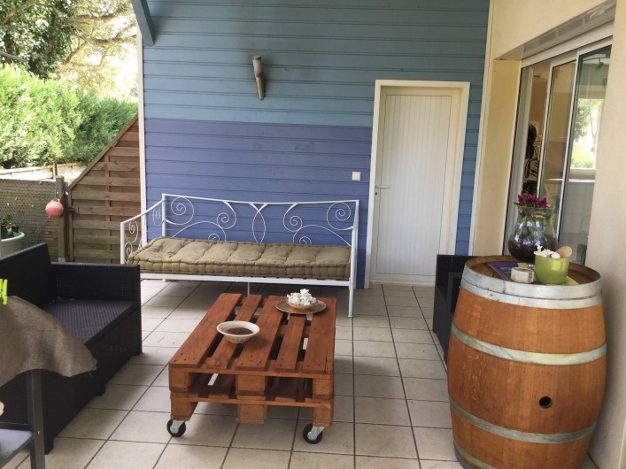 Location de vacances - Villa à Messanges - Terrasse avec plancha barbecue, pergola,
