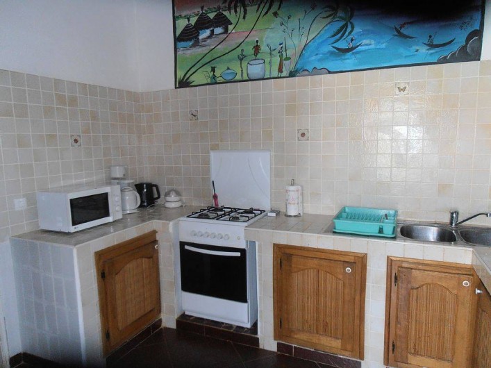 Location de vacances - Villa à Somone - cuisine superbement aménagée