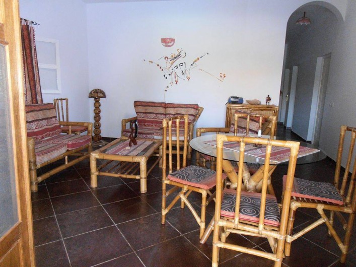 Location de vacances - Villa à Somone - le salon salle à manger ouvert sur la terrasse