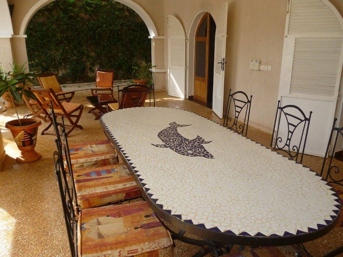 Location de vacances - Villa à Somone - bon repas sur la terrasse!! confotablement meublée face à la piscine