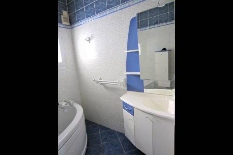 Location de vacances - Chambre d'hôtes à Guilvinec - SDB RDC