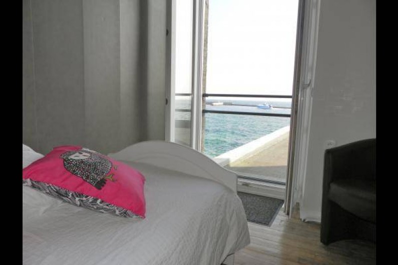 Location de vacances - Chambre d'hôtes à Guilvinec - Chambre Ecume 1er étage vue splendide sur mer
