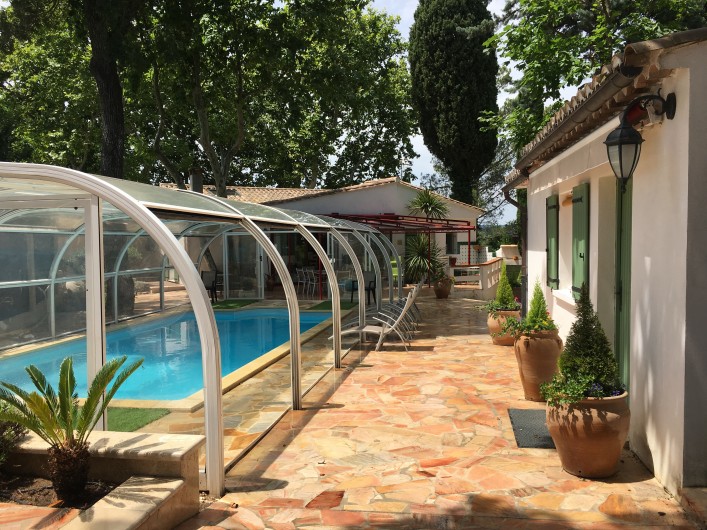 Location de vacances - Villa à Uzès - Piscine ouverte