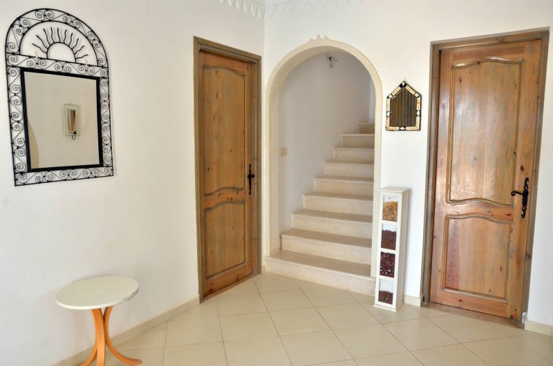 Location de vacances - Villa à Tezdaine - Hall desservant les chambres du RCH  et du 1er étage