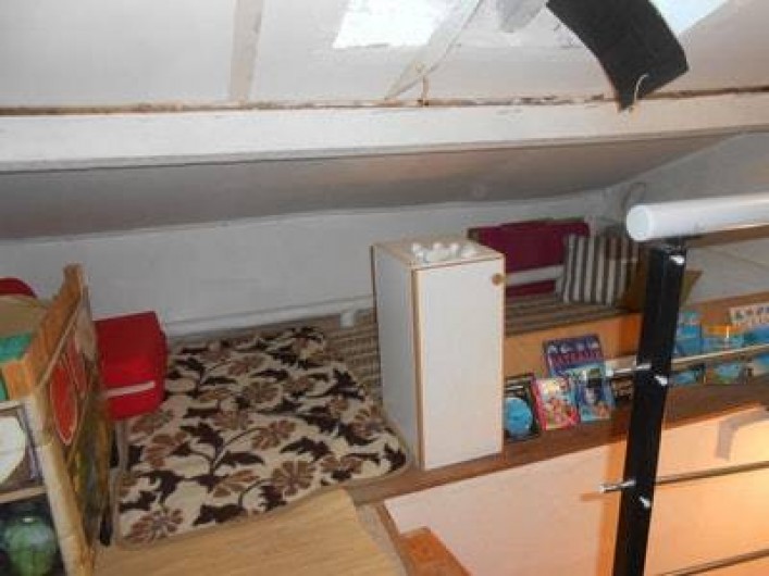 Location de vacances - Villa à Gujan-Mestras - chambre 2 : petit coin bibliothèque pour vos enfants