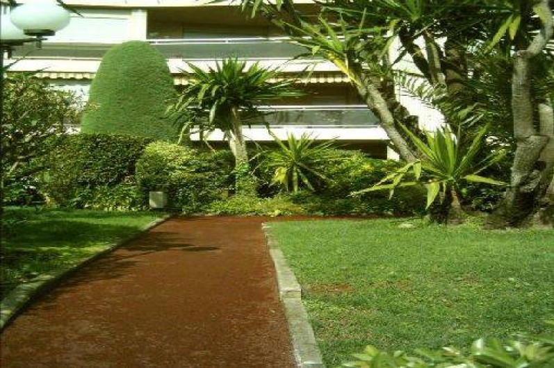 Location de vacances - Appartement à Cannes - Cannes beach- Jardins privé résidence.