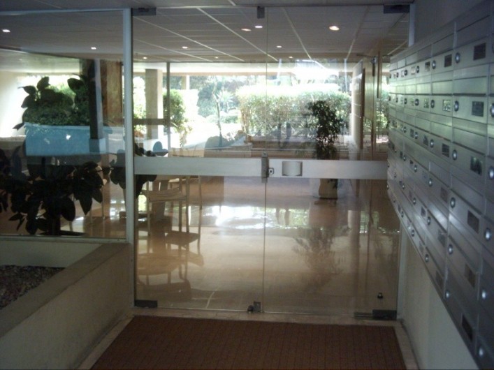 Location de vacances - Appartement à Cannes - Cannes beach- Hall entrée . SAS sécurisé