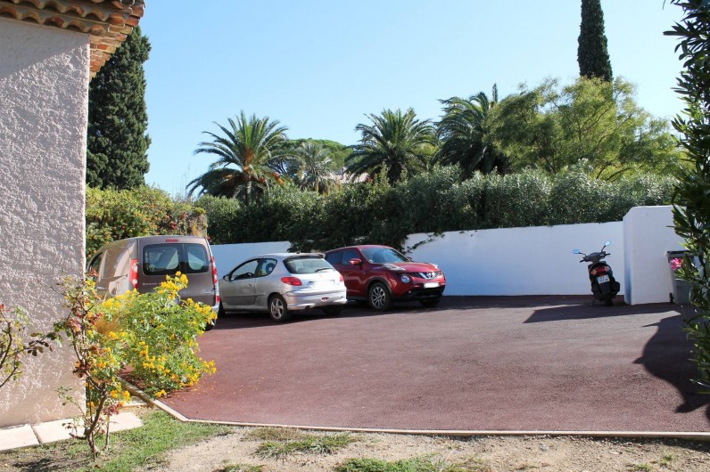 Location de vacances - Villa à Saint-Tropez - Parking