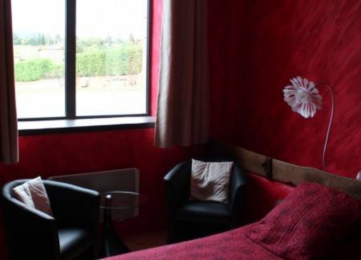 Location de vacances - Chambre d'hôtes à Saint-Laurent-d'Oingt - Le coin salon de la chambre "la crèche"