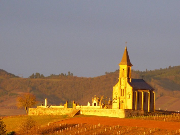 Location de vacances - Chambre d'hôtes à Saint-Laurent-d'Oingt - La chapelle de Saint Laurent depuis nos fenêtres