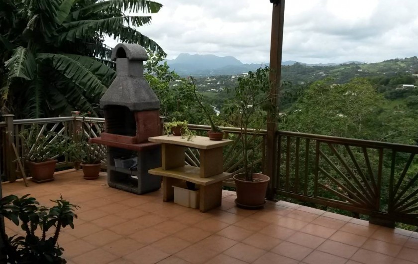 Location de vacances - Studio à Le Robert - Terrasse commune 60m² avec barbecue et vue imprenable