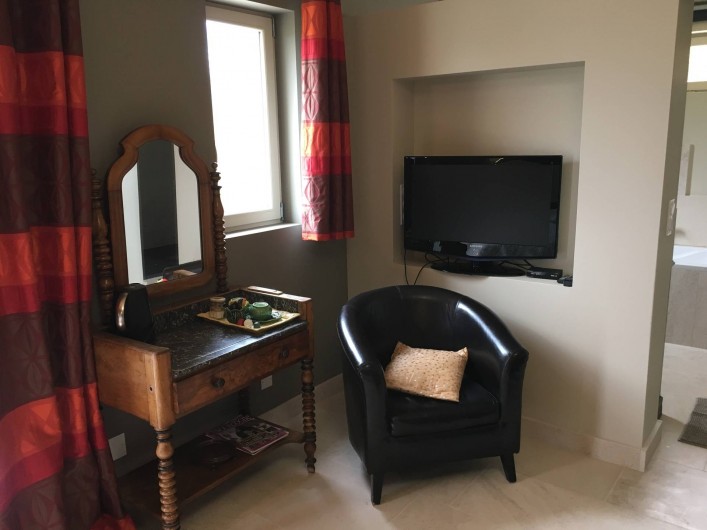 Location de vacances - Chambre d'hôtes à Grimault - La Grimaldienne  coin télévision