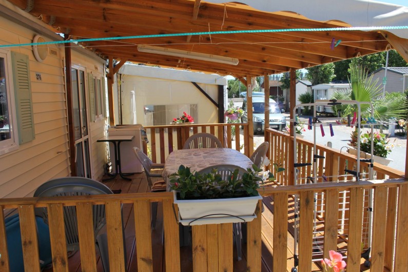 Location de vacances - Bungalow - Mobilhome à Saint-Aygulf - Vue sur la terrasse