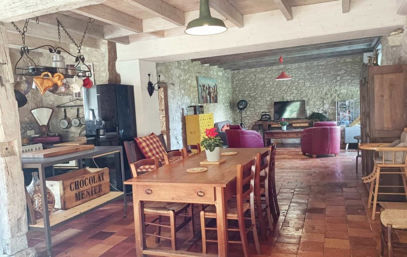 Location de vacances - Gîte à La Sauvetat-du-Dropt - Salle à manger et salon