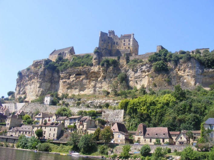 Location de vacances - Gîte à La Sauvetat-du-Dropt - Le Château de Beynac Dordogne