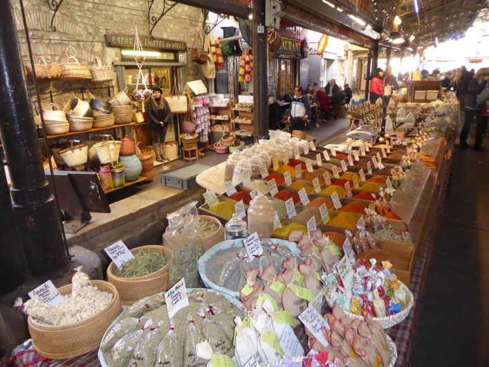 Location de vacances - Appartement à Antibes - Un stand d'épices et de lavande