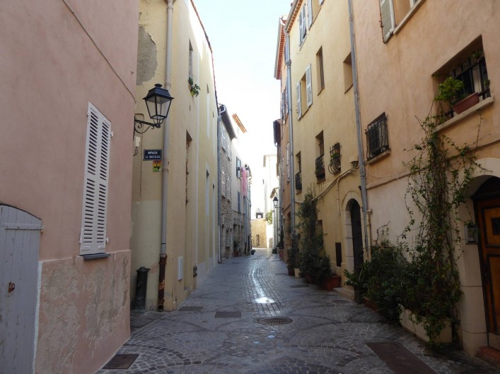 Location de vacances - Appartement à Antibes - Une rue d'Antibes
