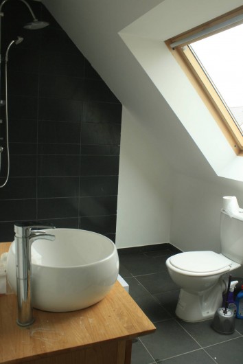 Location de vacances - Maison - Villa à Pluneret - salle de bain de l'étage